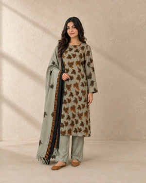 Modelled styling of 34 fabric.