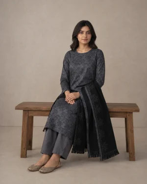 Modelled styling of 38 1 fabric.