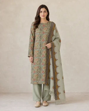 Modelled styling of 40 1 fabric.
